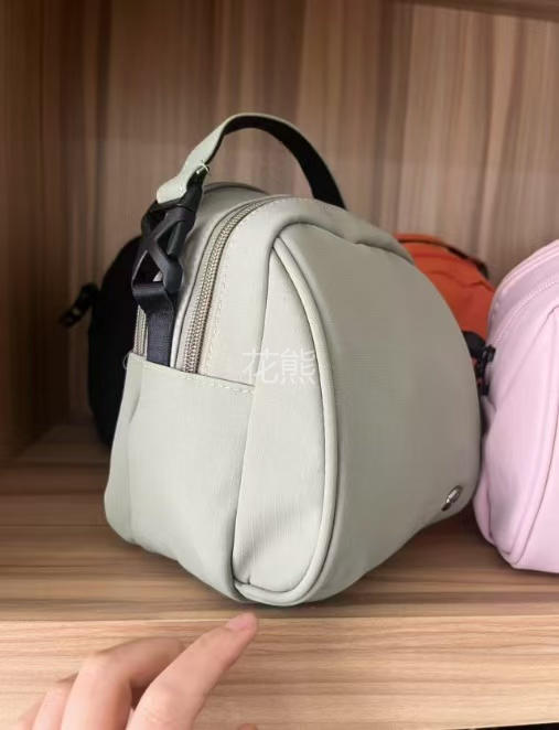 【多功能鸡蛋包】出门旅游搭子，贝壳的形状设计搭配可以作手提包，双肩包，斜挎包可以满足多种场合的需求可以放下水杯小雨伞，遛娃的妈咪包一定选它! 商品图2