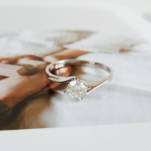 【天然正品】AU750白金时尚经典款0.45克拉钻石戒指H-SI13号（戒圈可改）女士现售价：3580！030725NJM01 商品图4