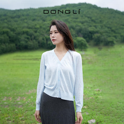东黎 • 温柔的海风 山羊绒桑蚕丝亚麻女士经典V领开衫 5217 商品图2