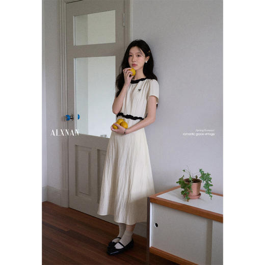 鹿向南「椰青冷萃」法式米白色短袖连衣裙女夏收腰显瘦气质长裙子 商品图2