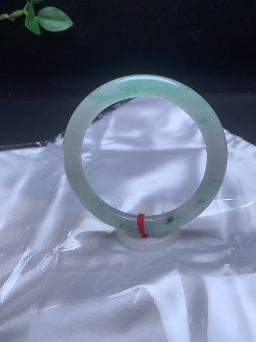 620548，53冰绿底细圆条，冰冰的，一大截淡雅的绿底色，一边飘花 商品图0