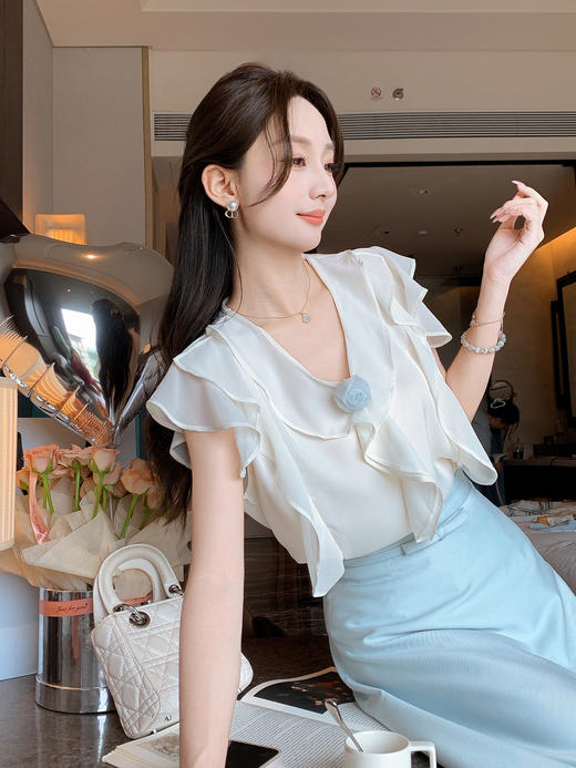 张心子【云舒云卷】V领轻薄飘逸荷叶边雪纺上衣 U2507004 商品图1