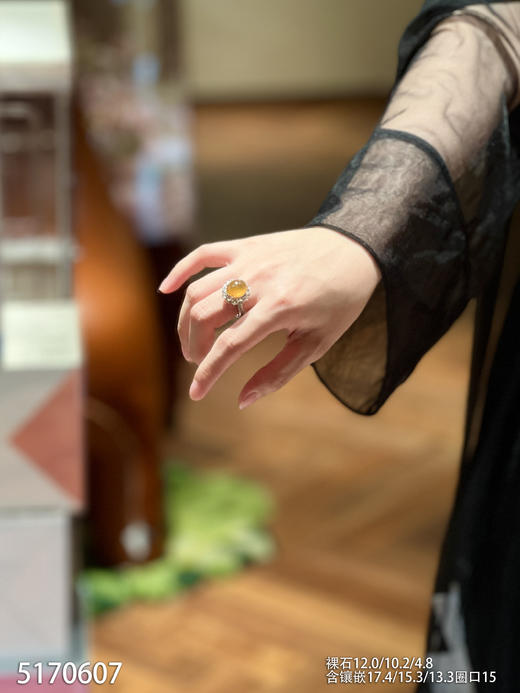 5170607，玻璃黄翡蛋面戒指。具体价格微信咨询 商品图4