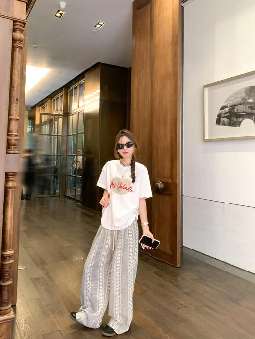 <曾小咸推荐>现货秒杀！卖完不补 ！微信打折价！苹果印花短袖T恤 日常129.99/件 立减70 秒杀59.99/件！！休闲宽松黑白格子高腰休闲裤 日常159.99 立减80 秒杀79.99！ 商品图11