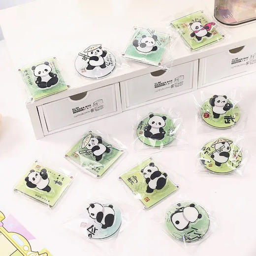 熊猫势如破竹亚克力冰箱贴（款式随机） 商品图0