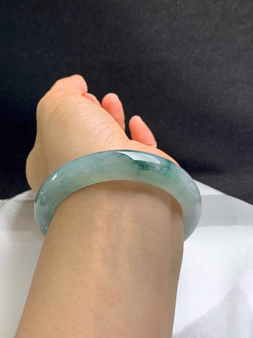 620564，56圈口，糯化飘花正圈平安镯，蓝底飘蓝花，种老水足 商品图5