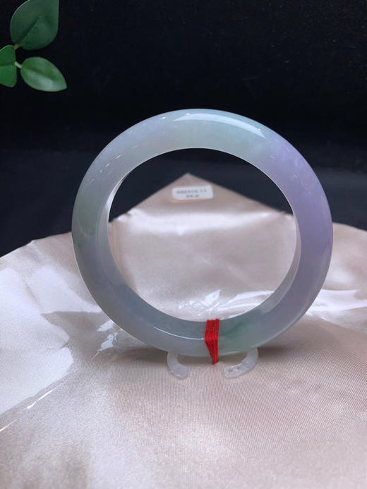 620561，60 糯冰底春彩手镯、清新秀气有特色，润润的 商品图3