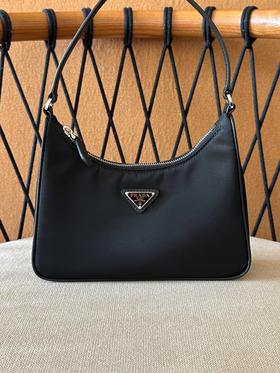 BT43-普拉达 经典三角标皮肩带hobo包（BT*MM）7.22直播款 不配吊牌可以定做