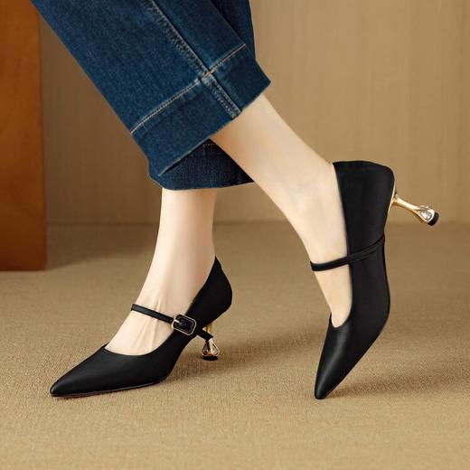 【预售5天】丝绸羊皮！秋季新款法式玛丽珍尖头一字带细跟高跟鞋女DB&M6516 商品图4