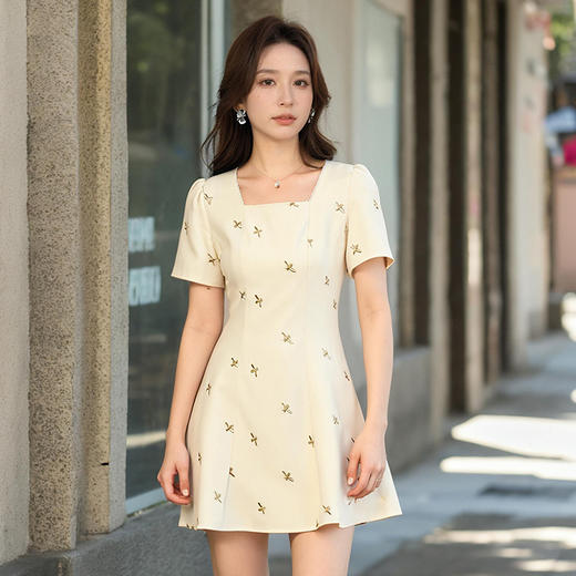 【清仓超15天不保价】大码女装2025夏季时尚减龄方领连衣裙胖妹妹气质刺绣设计裙子9952853511【1】 商品图2