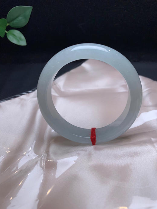 620562，54冰底浅绿正圈。冰冰的，清新秀气，满圈带淡淡的绿底 商品图1