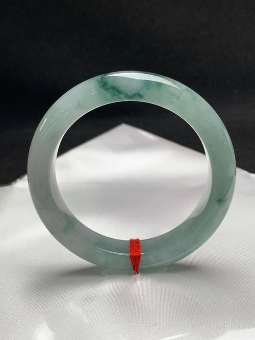 620564，56圈口，糯化飘花正圈平安镯，蓝底飘蓝花，种老水足 商品图0