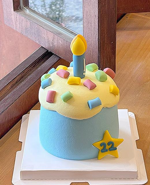 【优品系列】---半翻糖【多巴胺蜡烛】送男士蛋糕 商品图0