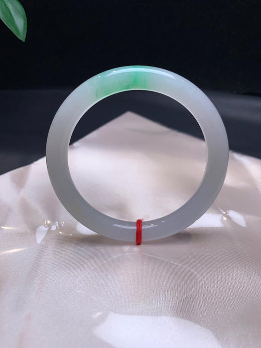 620560，53.5 飘绿圆条，底子细腻，飘一抹清新绿，清新秀气 商品图1