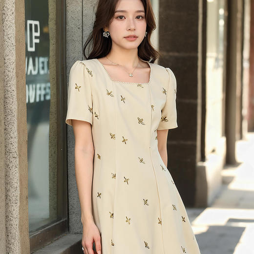 【清仓超15天不保价】大码女装2025夏季时尚减龄方领连衣裙胖妹妹气质刺绣设计裙子9952853511【1】 商品图3
