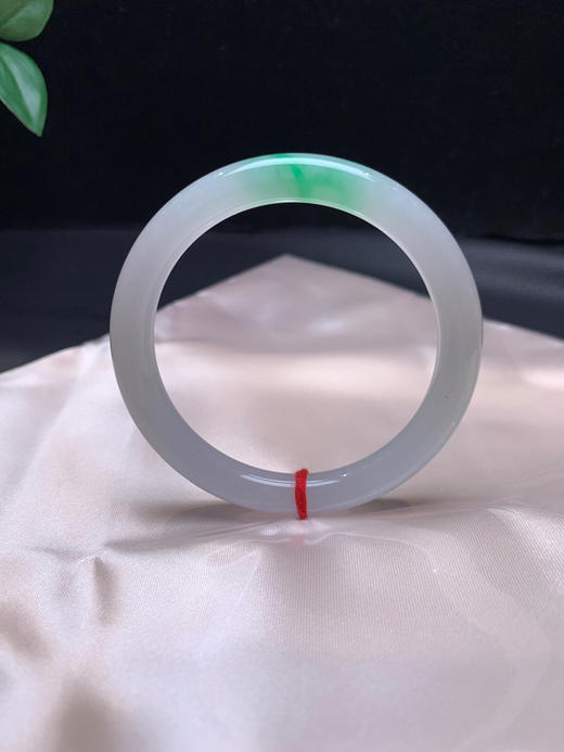 620560，53.5 飘绿圆条，底子细腻，飘一抹清新绿，清新秀气 商品图0