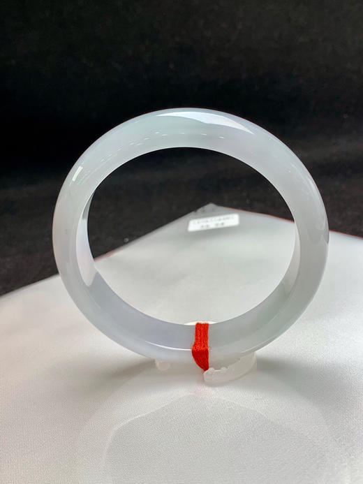 620565，56.5圈口，糯化淡蓝正圈平安镯，很淡的底色，接近白月光 商品图3