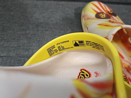 出欧美订单时尚品牌好时洞洞鞋
fsc环保认证，原价15刀
鞋子没有任何异味，穿起来安全可靠
码数:31，32.5，33.5，35，36，37.5，38.5 商品图4