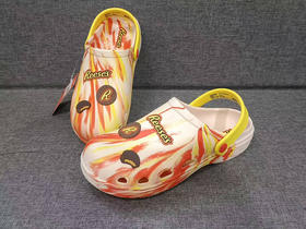 出欧美订单时尚品牌好时洞洞鞋
fsc环保认证，原价15刀
鞋子没有任何异味，穿起来安全可靠
码数:31，32.5，33.5，35，36，37.5，38.5