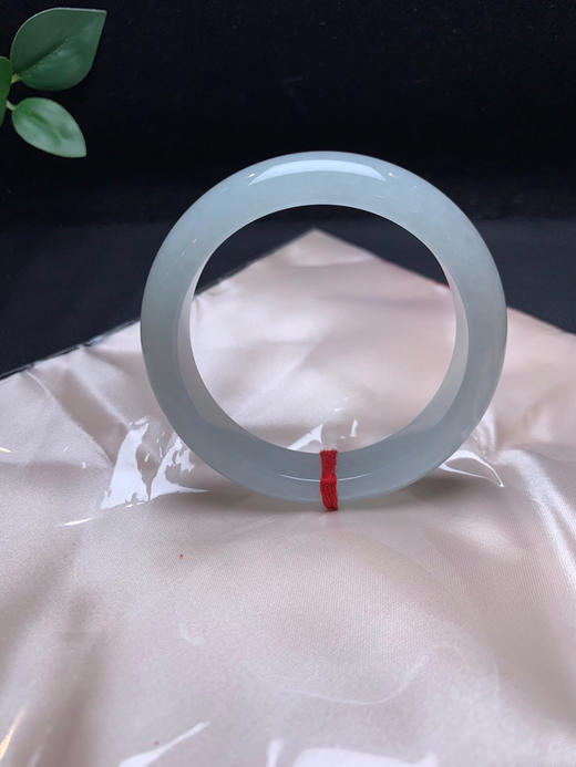 620562，54冰底浅绿正圈。冰冰的，清新秀气，满圈带淡淡的绿底 商品图0