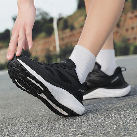 【“云朵”般轻透 缓震解压 软弹防滑】杜莎璐易简约网面爆米花跑步运动鞋 商品图3