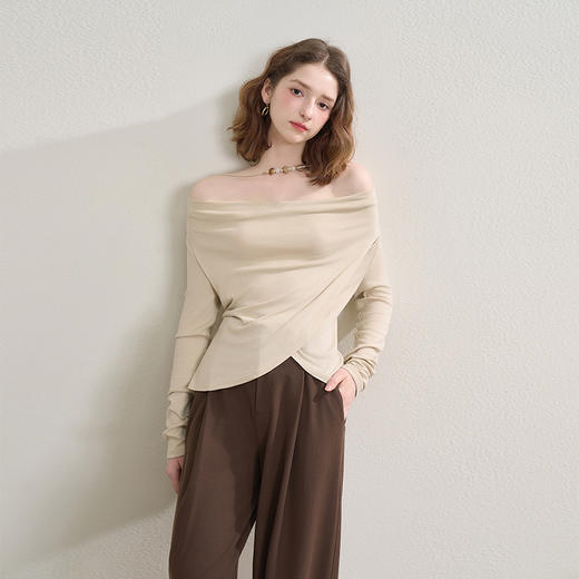 西遇串珠荡领不规则长袖T恤女秋季设计感收腰显瘦针织衫V2651147 商品图4