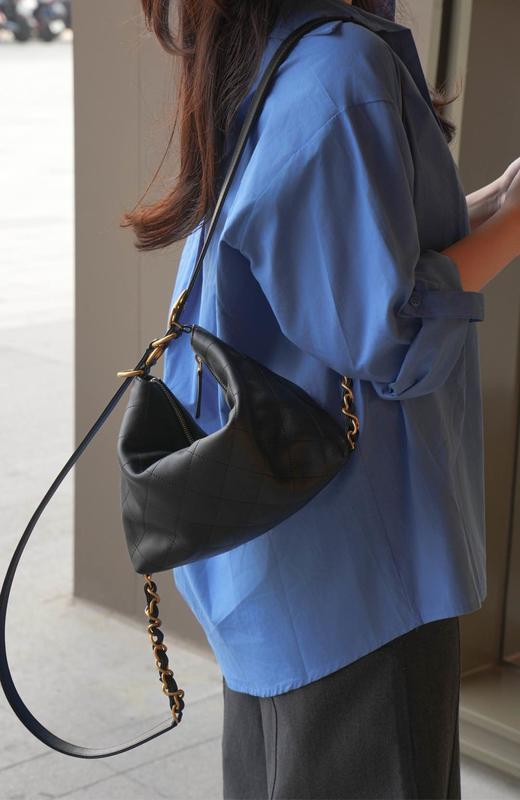 香奈儿 25/ss 秀场双肩包 黑金小号（MM） 商品图1