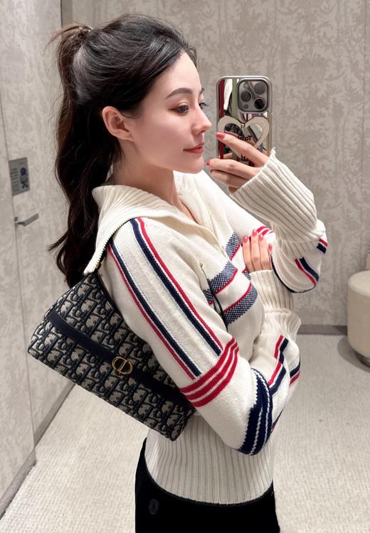 迪奥  30 Montaigne 迷你单肩水饺包 这款是二零二五早春成衣系列新品（LZ） 商品图2