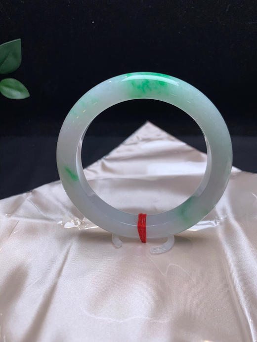 620571，60.8飘绿大圈口手镯，干净有种水，飘清新绿花 商品图4