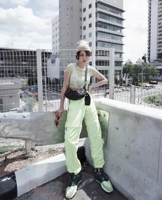 巴黎世家-Le Cagole S做旧银配件心形化妆镜羊皮饺子包机车包半月包月牙包单肩斜挎手提包 女款 （LZ） 商品图12