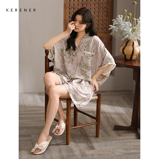 可人儿小众设计泡泡绵女士带胸垫睡衣夏季短袖可外出家居服三件套 商品图1