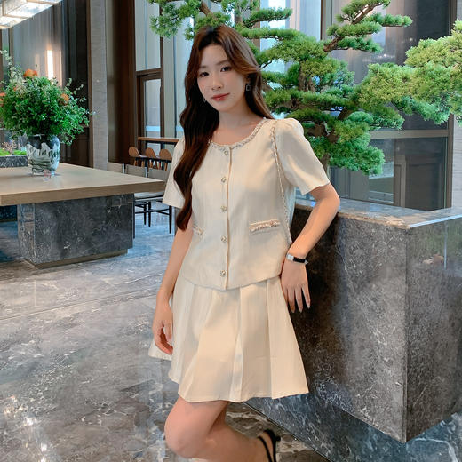 奢姿大码女装2026夏季新款胖妹妹时尚减龄米白色百褶裙两件套装995299065 商品图2