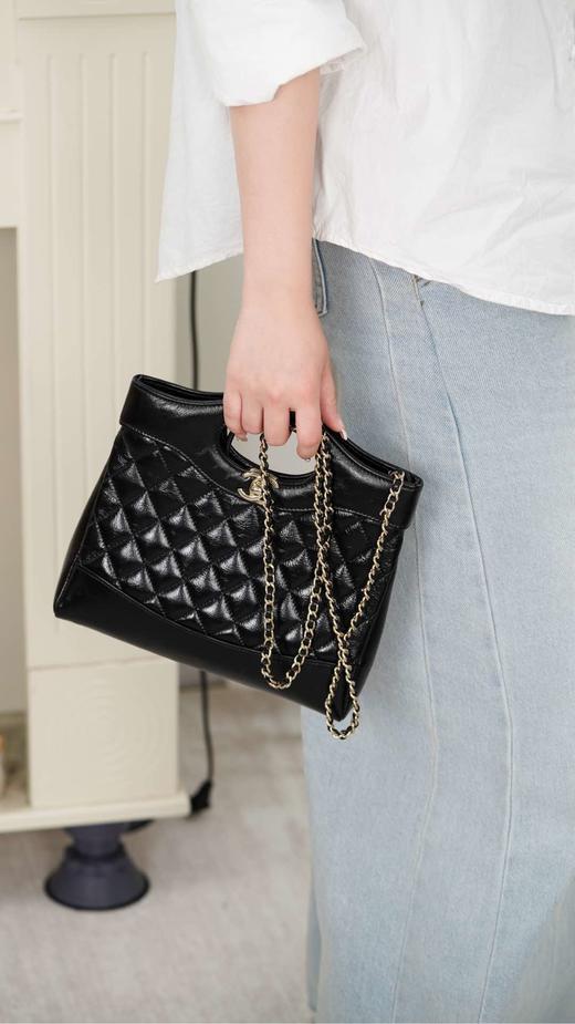 香奈儿 25P 31bag mini 黑金  “时尚代表”经典再现 油蜡羊皮搭配淡金扣 斜挎包（AH*MM） 商品图7