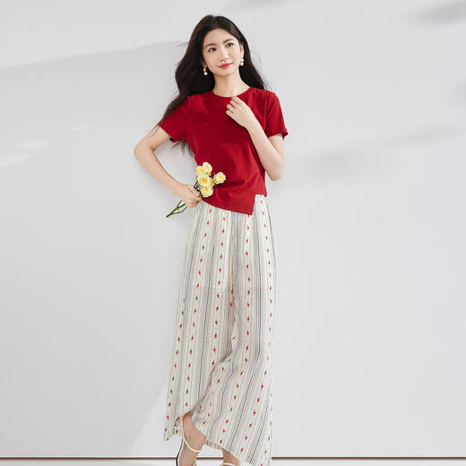 【07/23新品】熙世界巨显瘦显身材套装女2025夏季新款收腰T恤印花阔腿裤两件套 商品图3