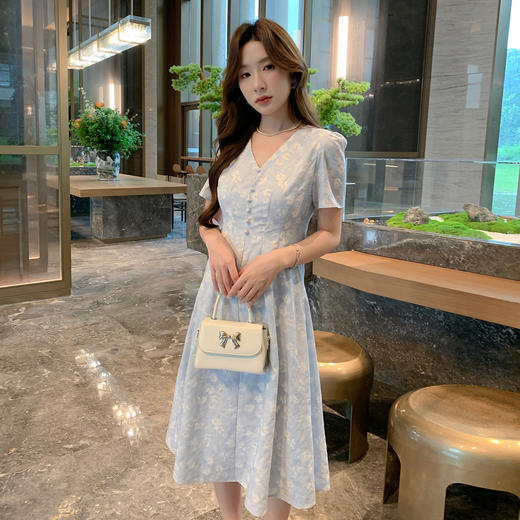 奢姿大码女装2025夏季气质V领连衣裙胖妹妹纽扣装饰时尚碎花裙子9952869829 商品图4