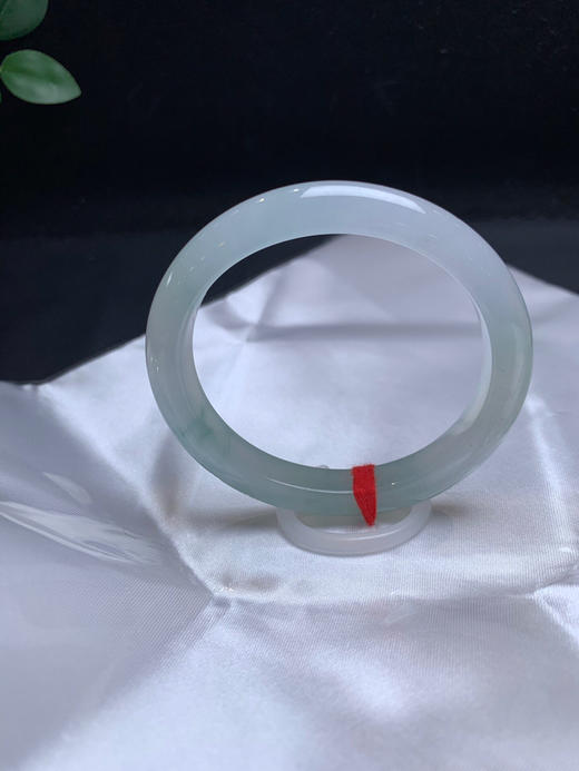 620568，54 冰飘花贵妃，整条都冰冰的。清新秀美。一截淡雅的蓝花， 局部有点洒金 商品图3