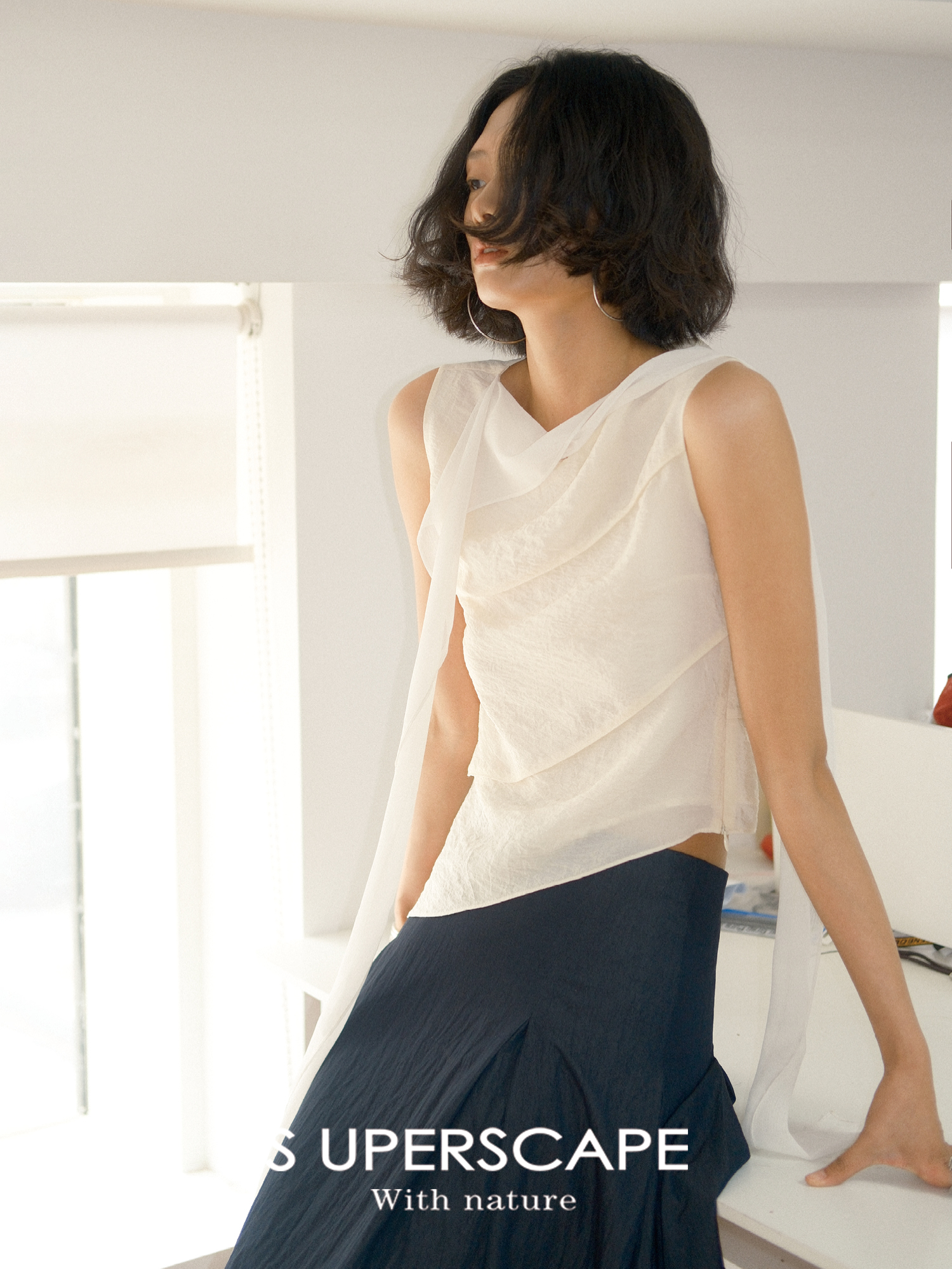 素舶 醋酸短款显瘦光泽感分割飘带拼接背心SUPERSCAPE