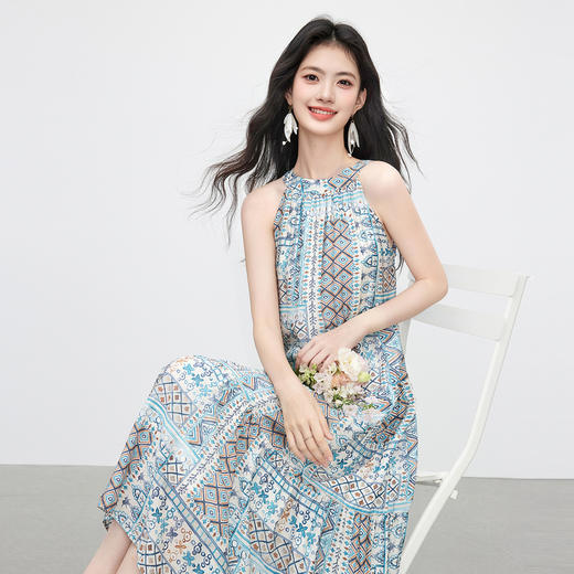 【专属特价】熙世界民族风无袖挂脖连衣裙女夏日新款波西米亚复古印花露肩长裙 商品图3