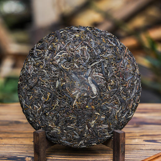 【王者重器，重磅发售】【技艺巅峰经典之作】福茂祥创世品牌骄傲之作；2025年头春古树勐海极致荒山配方茶，新一代行业标杆；叫板万级沧某海；357g/饼，5饼/提；先抢先得！ 商品图1