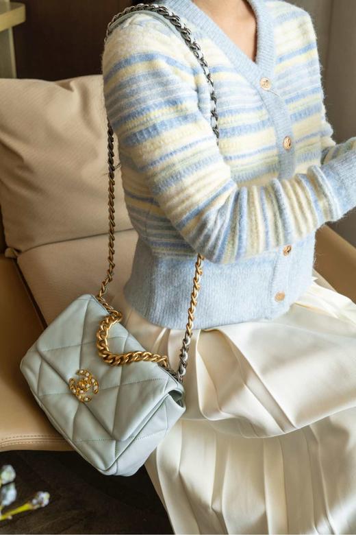 CHANEL香奈儿 19Bag 金扣翻盖双链条 羊皮 单肩斜挎包 小号 （LZ*MM） 商品图5