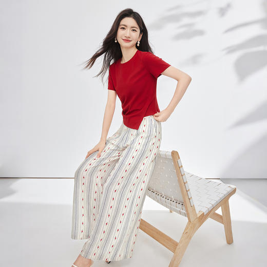 【07/23新品】熙世界巨显瘦显身材套装女2025夏季新款收腰T恤印花阔腿裤两件套 商品图4