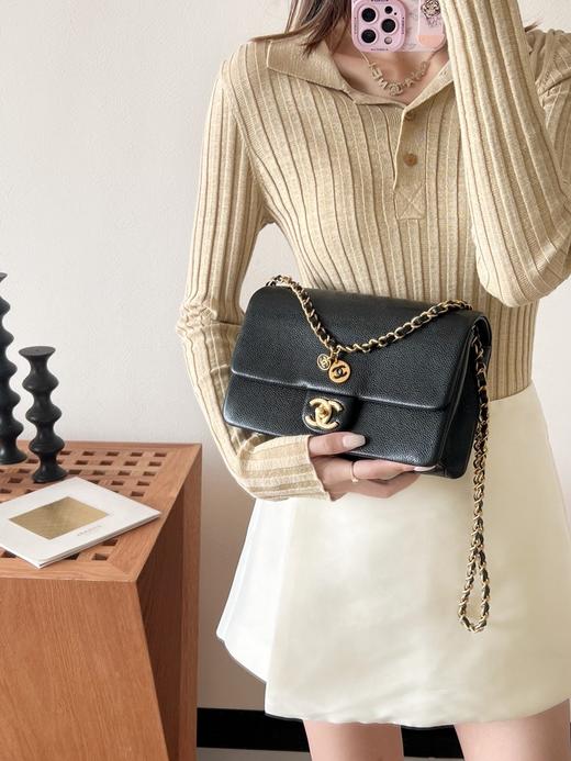 香奈儿 24k  秋冬系列鱼子酱口盖包 饱满又复古的包型， 配上小圆牌又甜又酷 中号（LZ） 商品图8