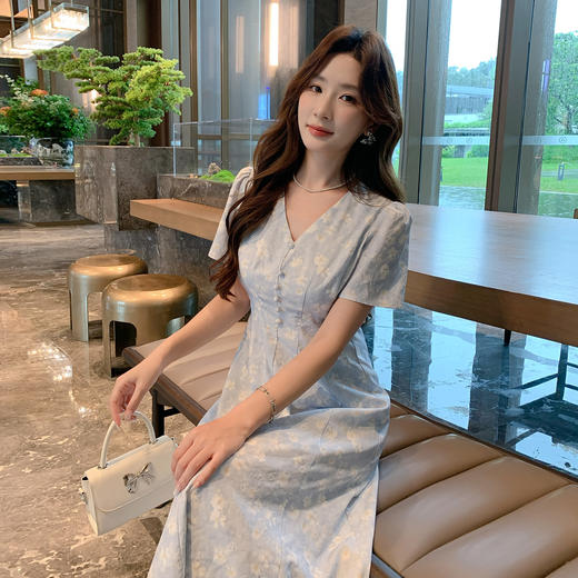 奢姿大码女装2025夏季气质V领连衣裙胖妹妹纽扣装饰时尚碎花裙子9952869829 商品图2