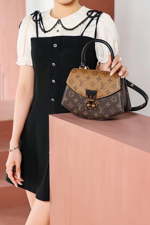 驴家TILSITT系列 手提斜跨扇子包(JPH) 商品图3