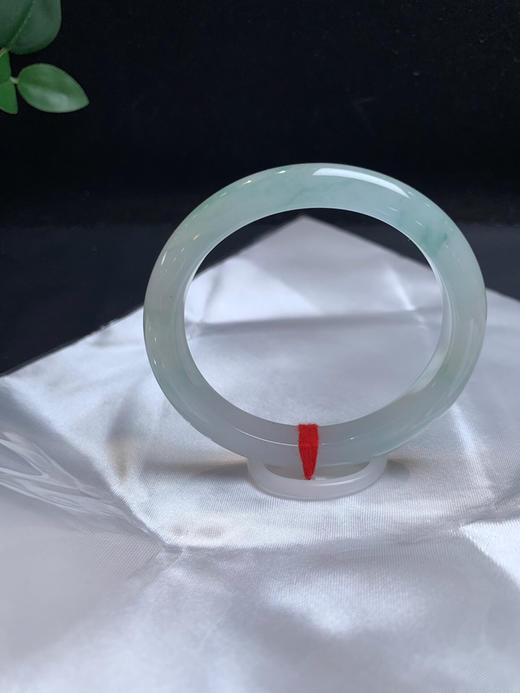 620568，54 冰飘花贵妃，整条都冰冰的。清新秀美。一截淡雅的蓝花， 局部有点洒金 商品图0