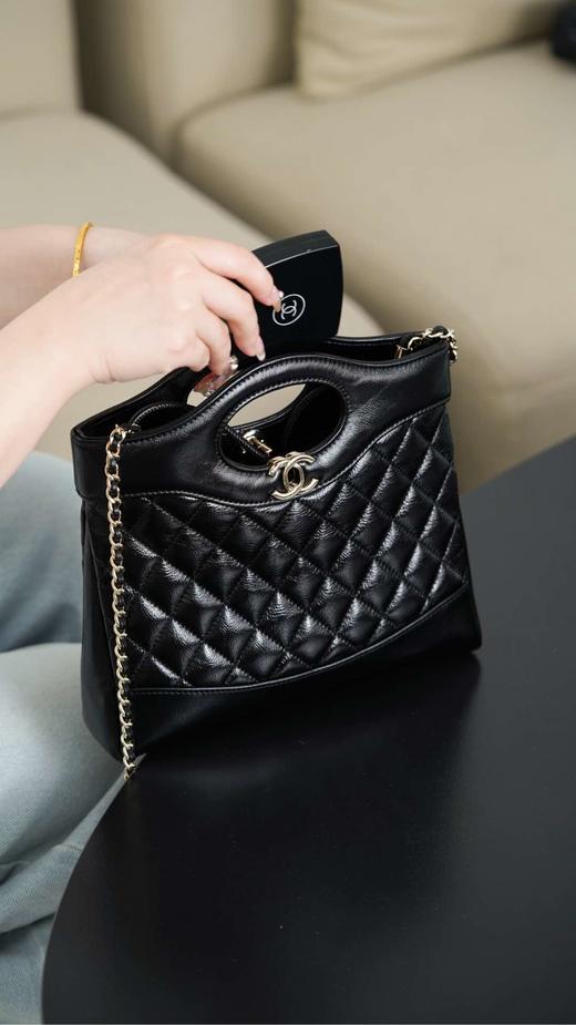 香奈儿 25P 31bag mini 黑金  “时尚代表”经典再现 油蜡羊皮搭配淡金扣 斜挎包（AH*MM） 商品图5