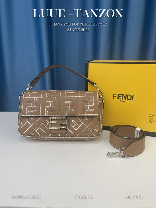 芬家  Baguette系列翻盖斜挎手提包（LZ） 商品图3