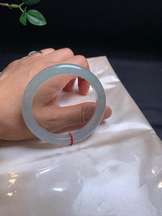 620567，55 冰晴底细条正圈，特别秀气，冰冰透透，一截颜色略深些，整条均匀 商品图5