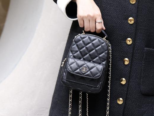 香奈儿  首款主打学院风的一款小背包  mini双肩背包 （LZ） 商品图11
