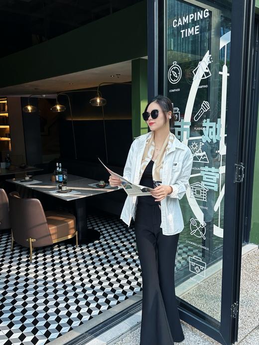 FENDI 罗马锁扣图桑蚕丝围巾（EJ*MM） 商品图1